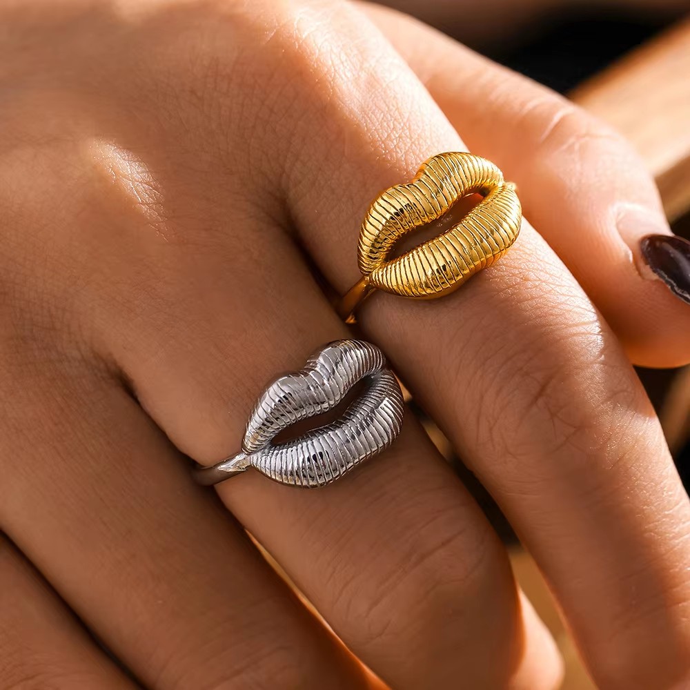 Smiling Lips Ring Titanium steel PVD electroplated open ring - Image 7