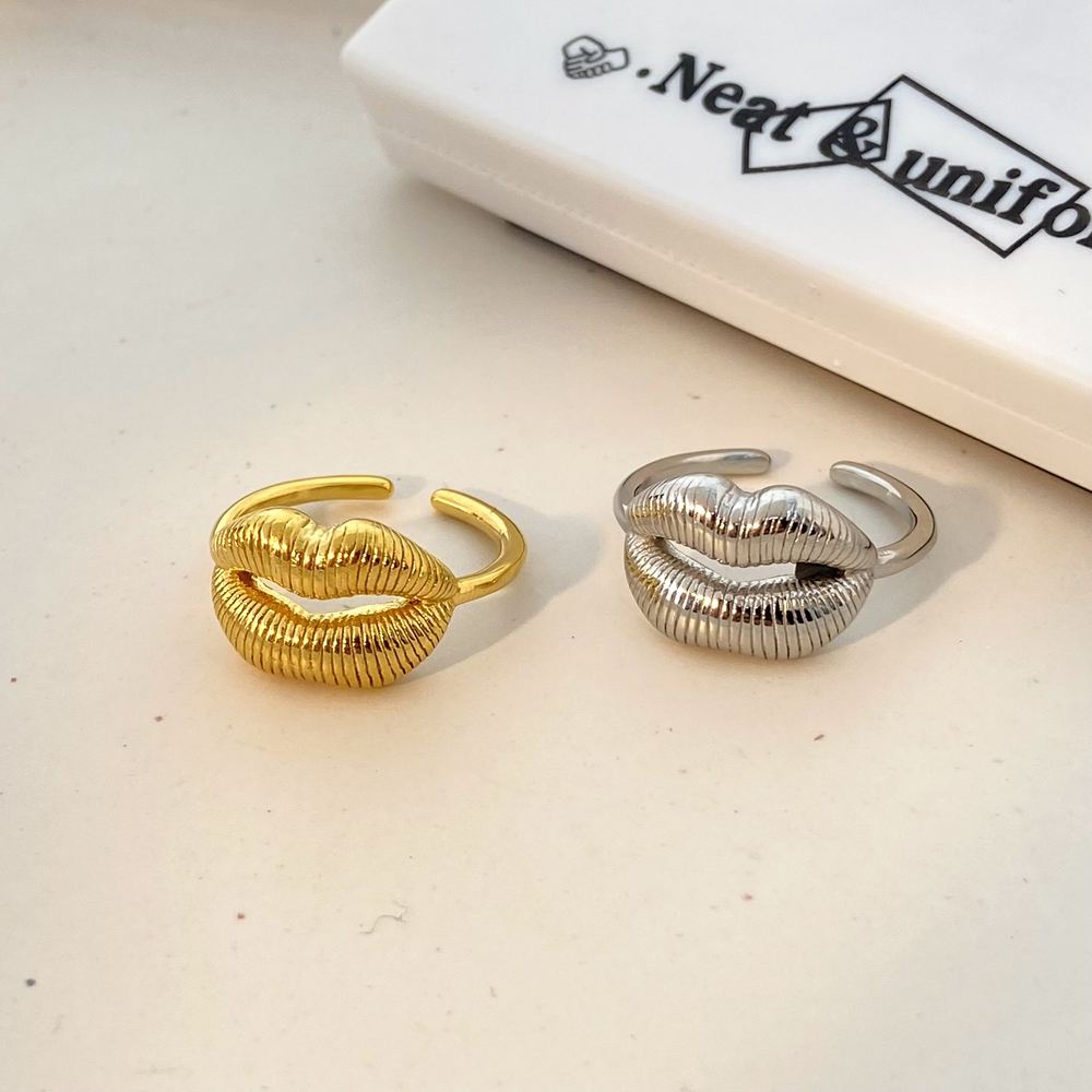Smiling Lips Ring Titanium steel PVD electroplated open ring