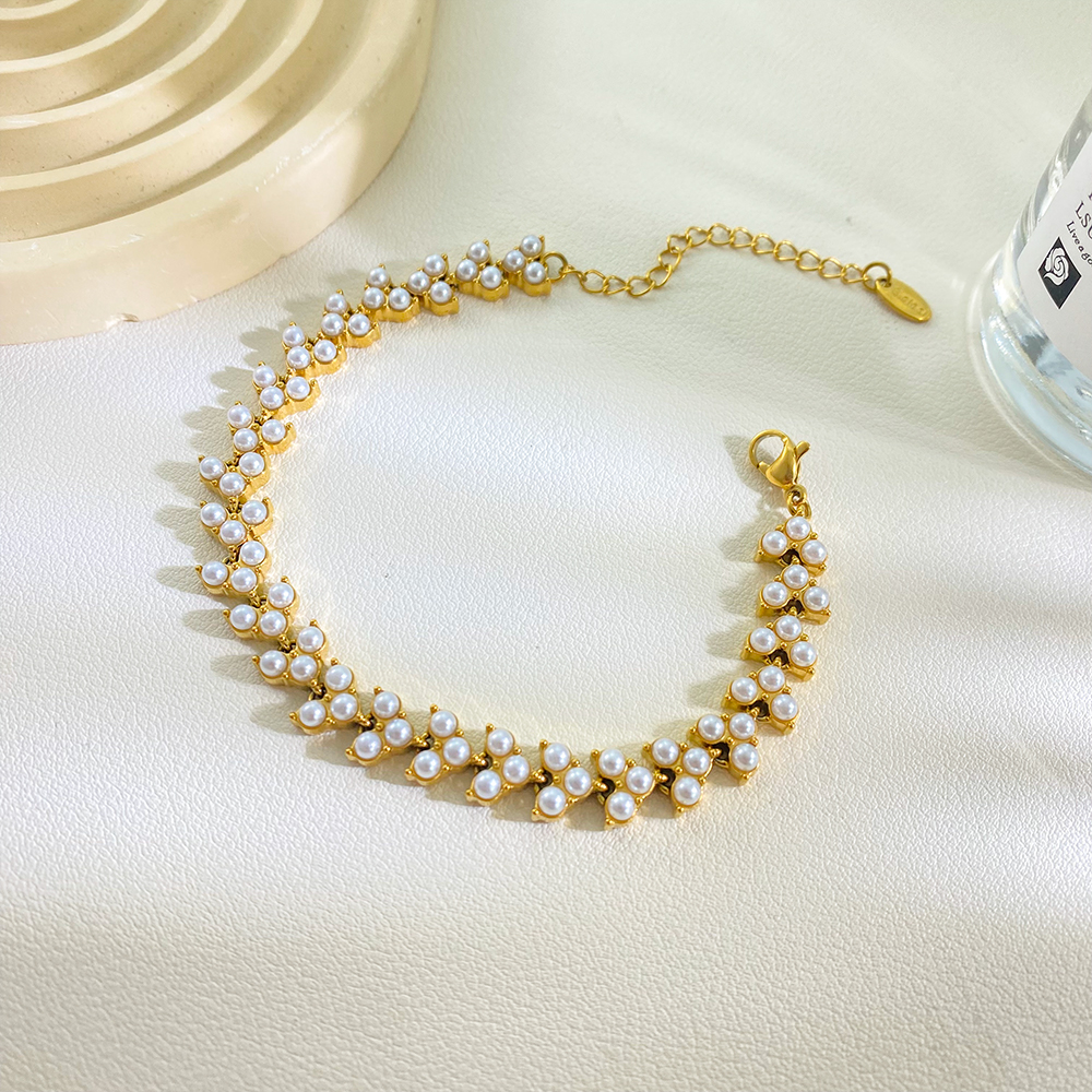 Luxury Fashion Jewelry Wholesale Triangle Splicing Inlaid Round Pearl Gold-plated Stainless Steel Bracelet for Women