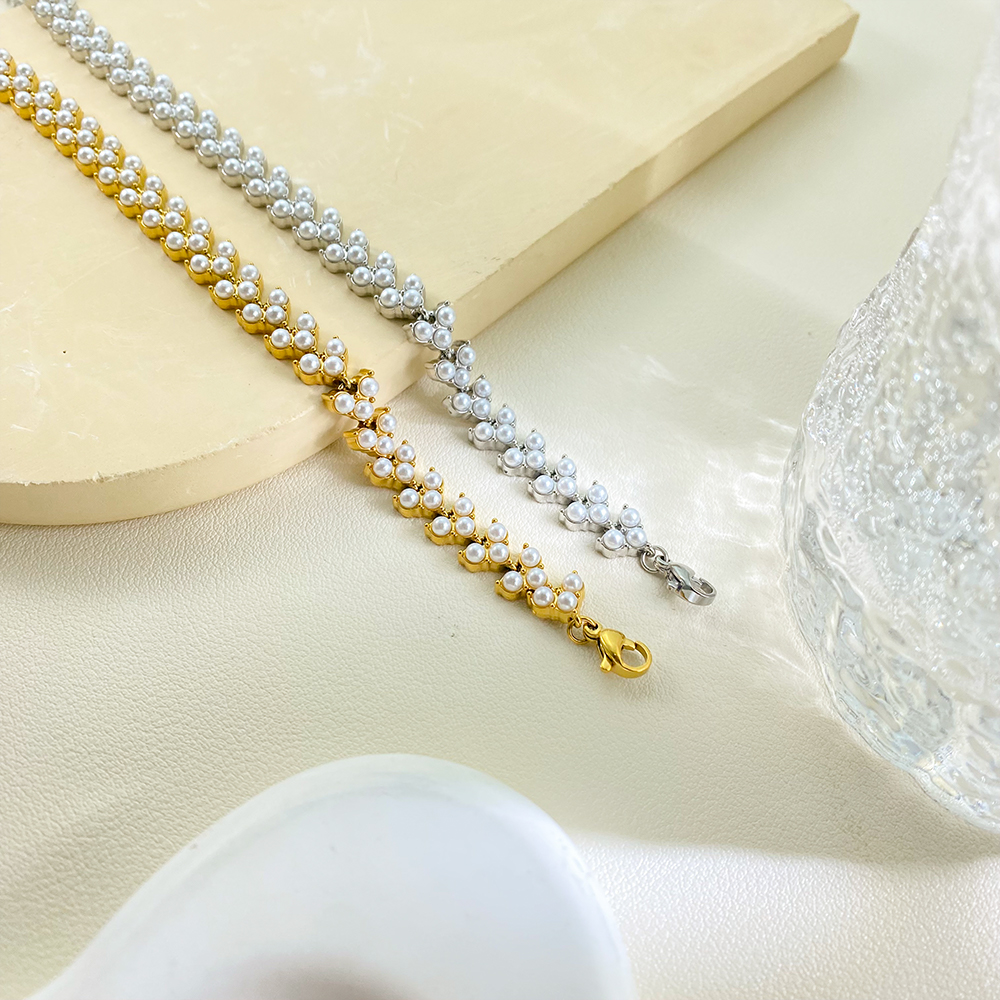 Luxury Fashion Jewelry Wholesale Triangle Splicing Inlaid Round Pearl Gold-plated Stainless Steel Bracelet for Women - Image 3