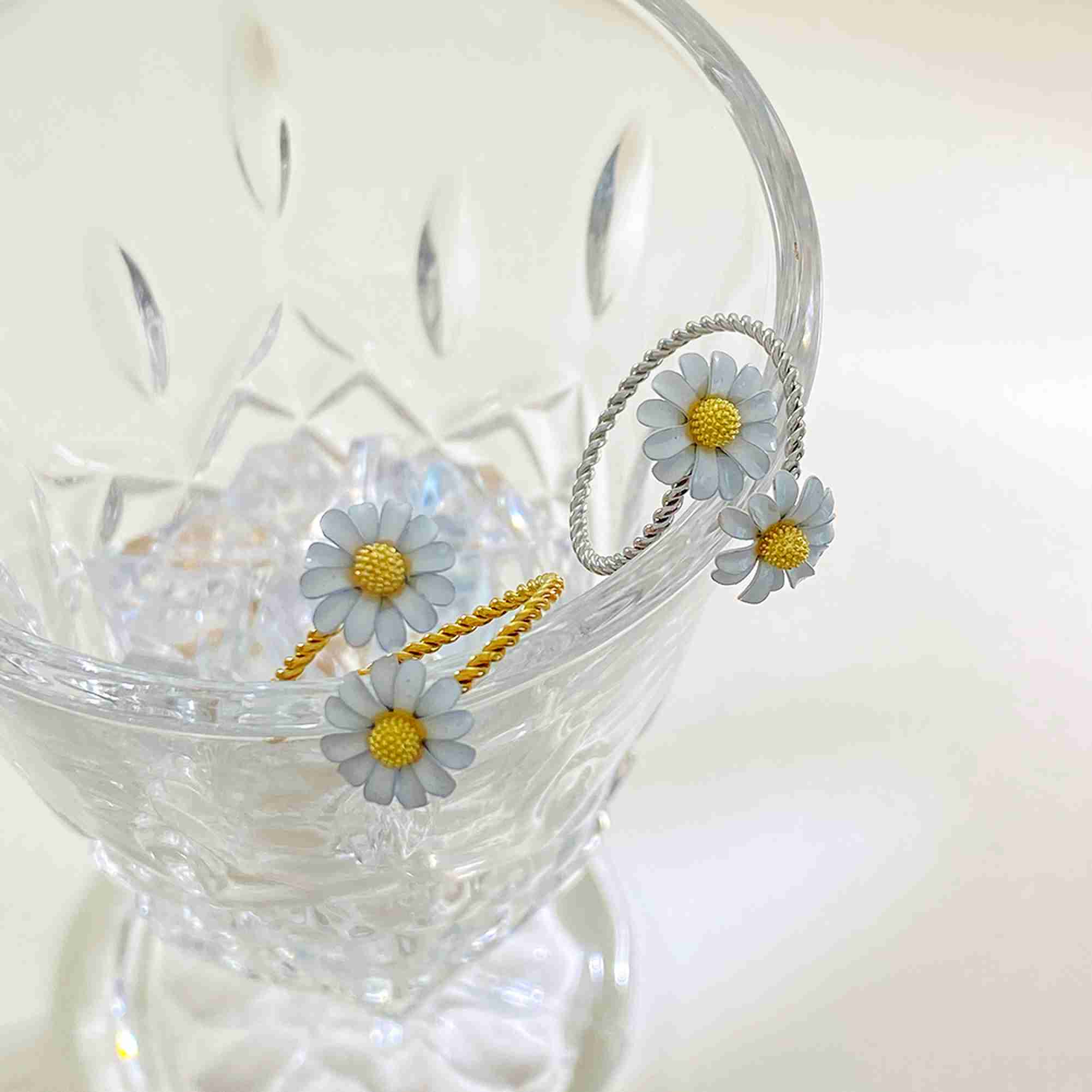 Dainty Gold Stainless Steel Daisy Open Ring Adjustable Twist Ring Waterproof Wholesale - Image 2