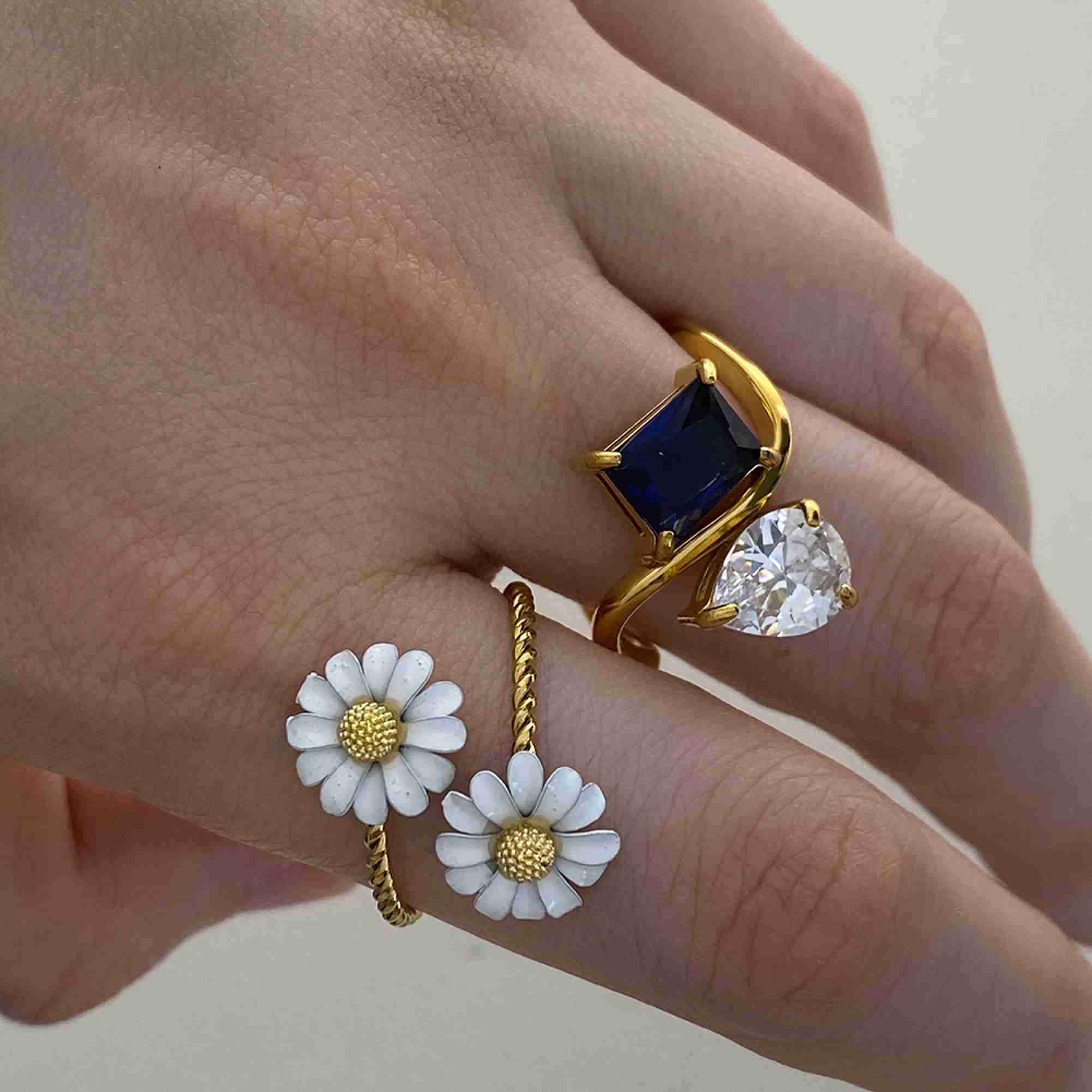 Dainty Gold Stainless Steel Daisy Open Ring Adjustable Twist Ring Waterproof Wholesale - Image 4