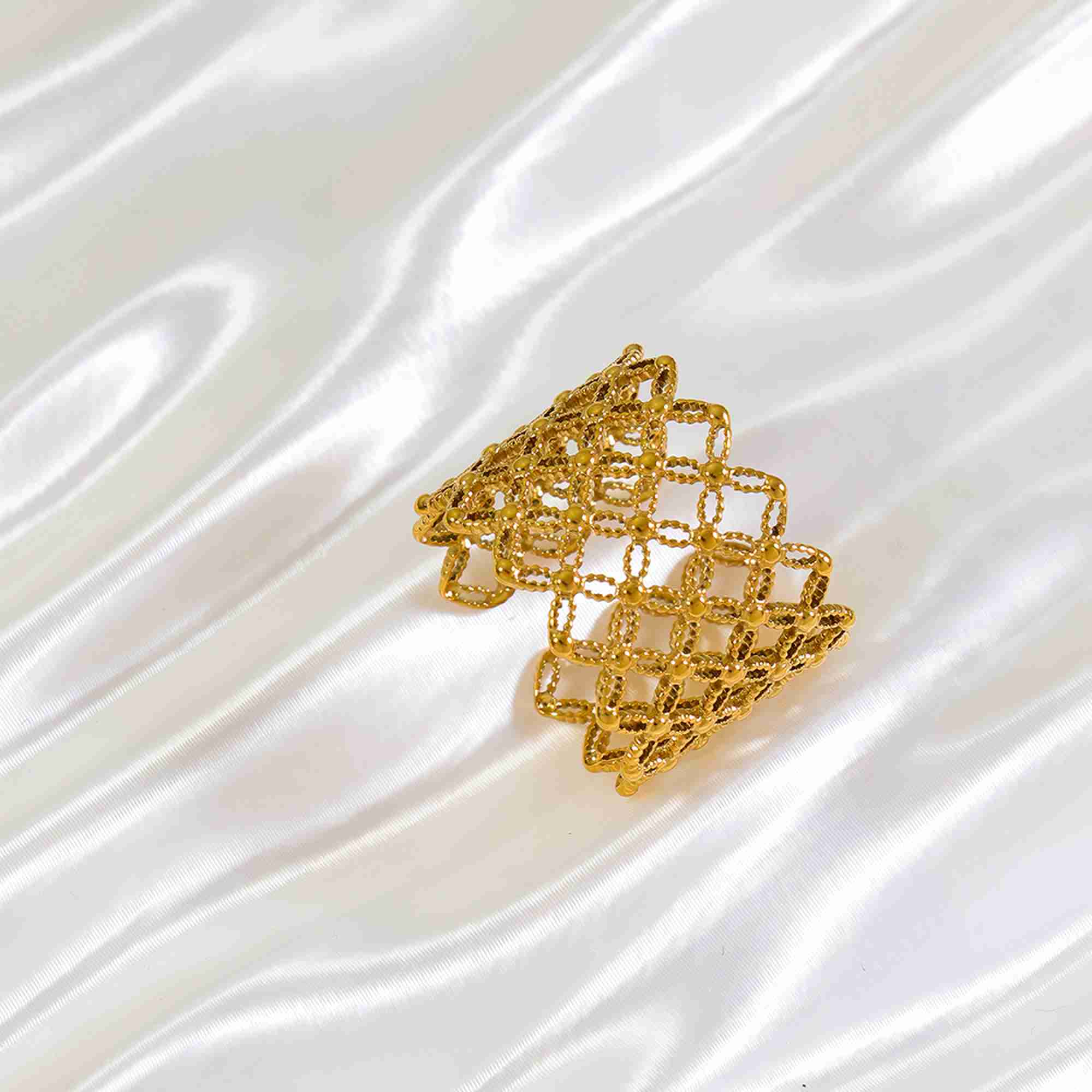 Openwork Lattice Gold Ring 18K Gold Plated Stainless Steel Diamond Mesh Design Beaded Band Ring for Women - Image 4