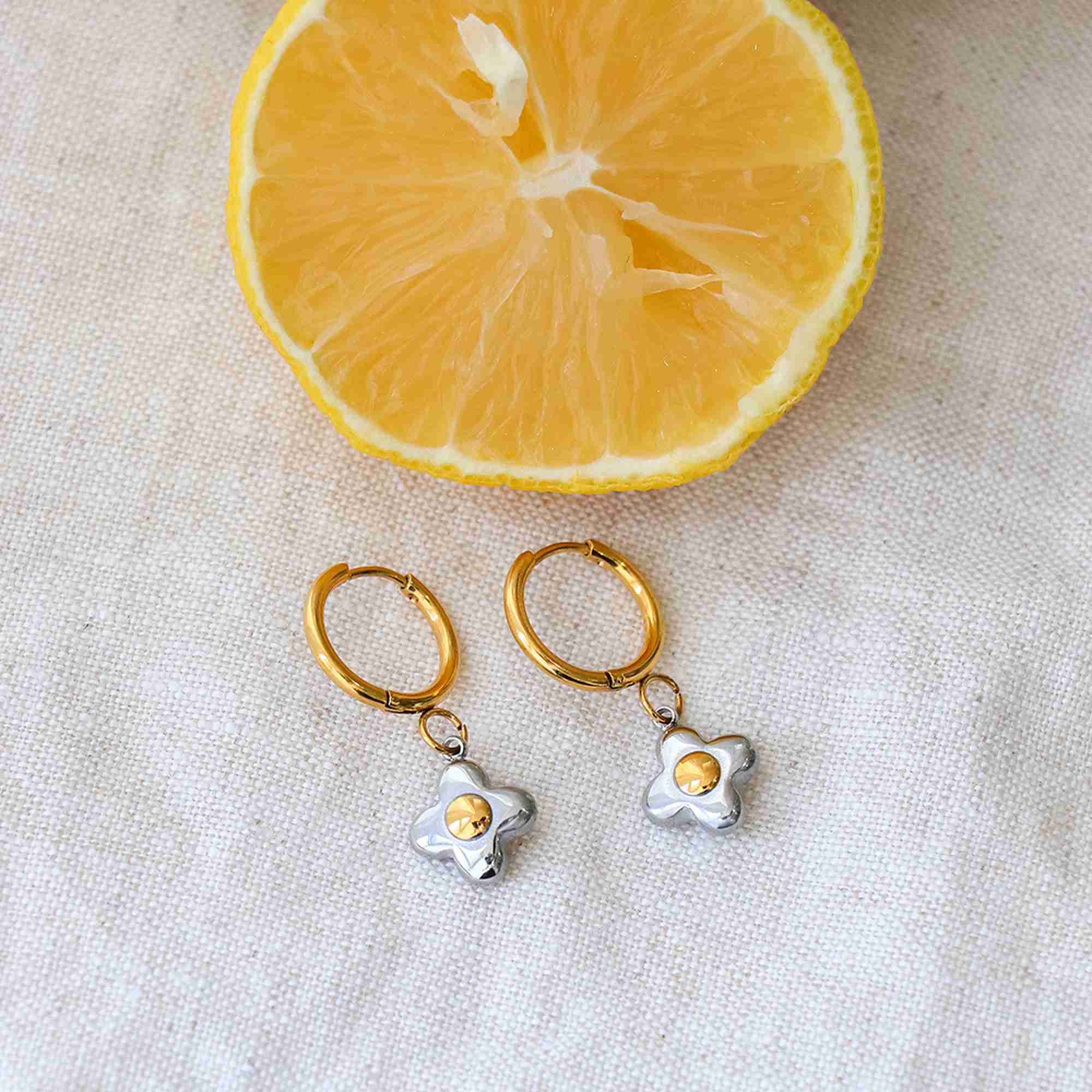 Two Tone Clover Hoop Earrings Silver Flower Gold Center Dangle Tarnish Free Waterproof Stainless Steel Earrings Wholesale - Image 2