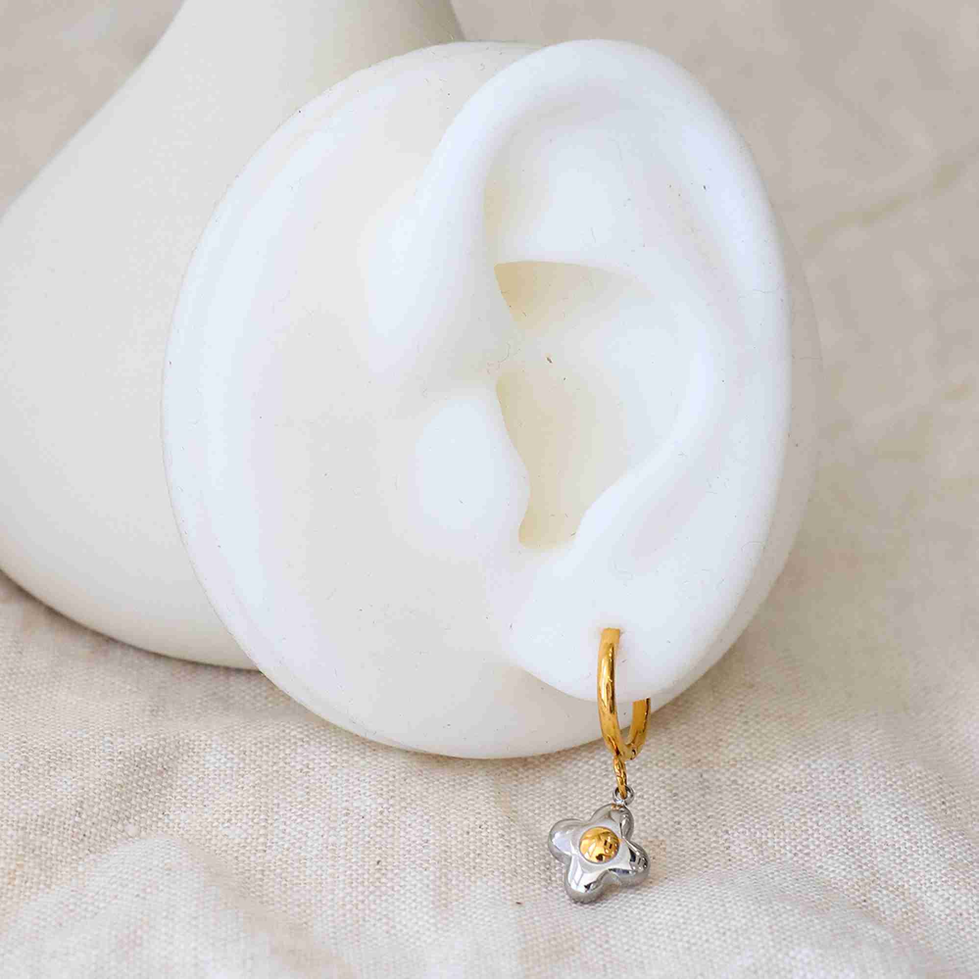 Two Tone Clover Hoop Earrings Silver Flower Gold Center Dangle Tarnish Free Waterproof Stainless Steel Earrings Wholesale - Image 3