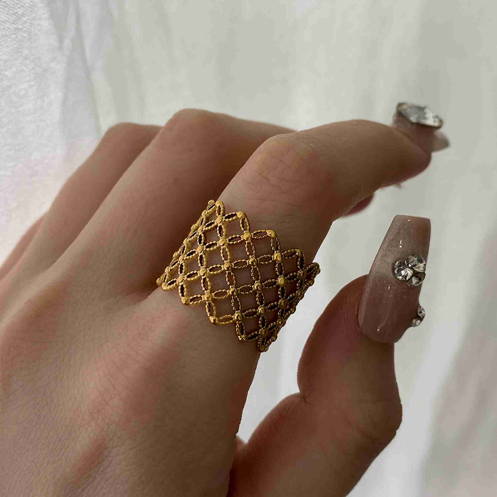 Openwork Lattice Gold Ring 18K Gold Plated Stainless Steel Diamond Mesh Design Beaded Band Ring for Women - Image 5