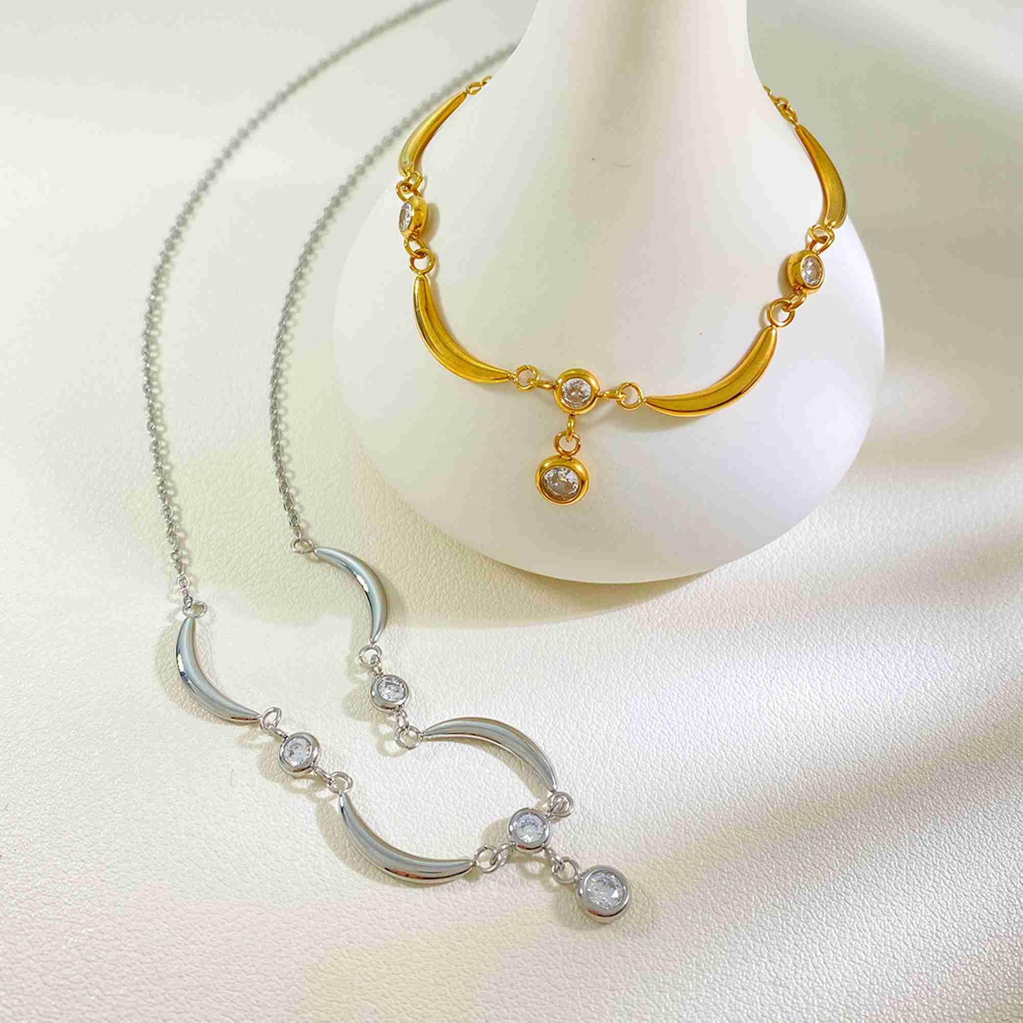 Crescent Moon Shape Pendant Necklace 18K Gold Plated Stainless Steel Clear Bezel Set Stones Drop Chain Jewelry for Women